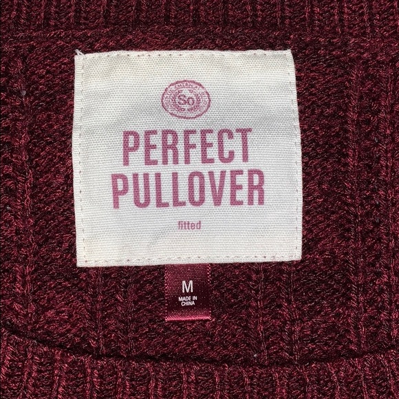 A a knitted sweater. - Picture 2 of 3